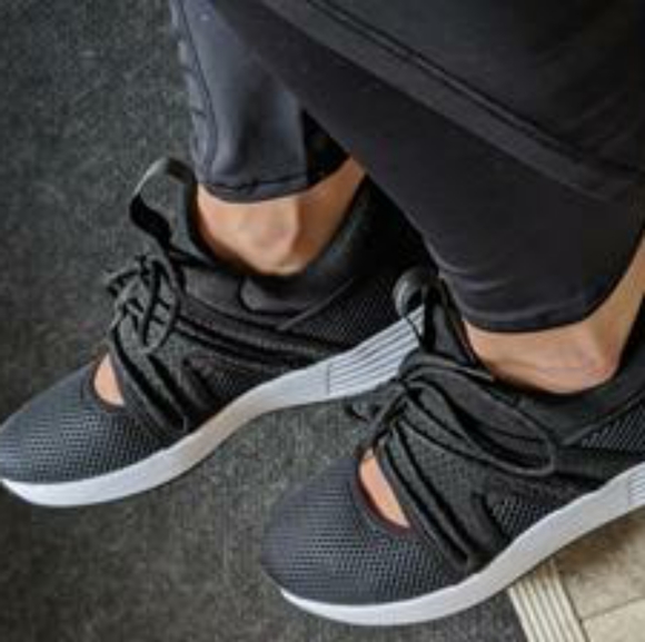 Sz 10 black under armour Sola sneaker - Picture 6 of 6